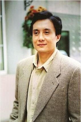 江南体育拿千万片酬全程替身演戏只读123骑马戏骑在群演脖子上拍！(图7)