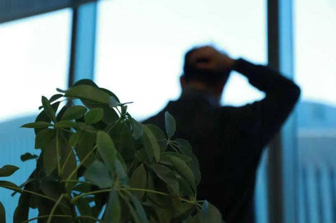 江南体育整天焦虑的人更易生病！别让焦虑拖垮了你的健康！(图2)