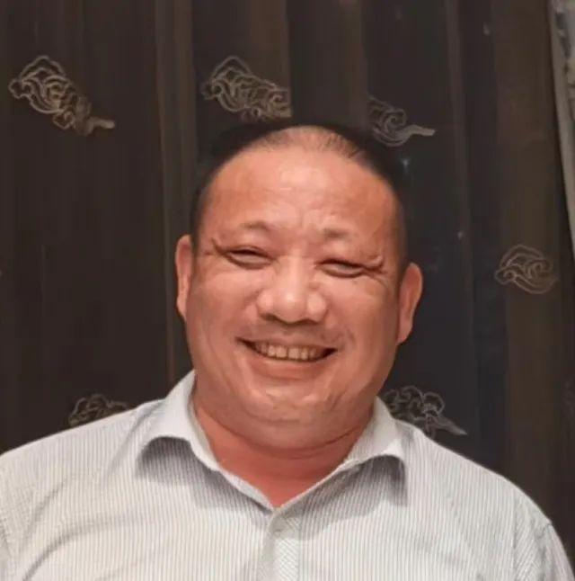 江南体育53岁男子靠骑自行车减重52斤 体重管理见成效(图2)